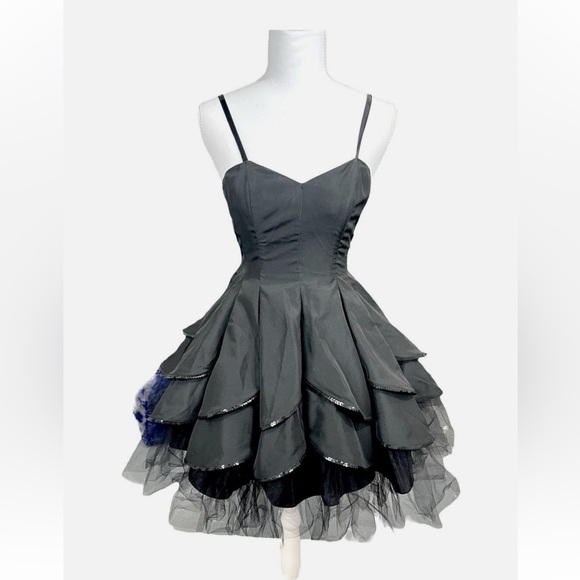 Black Tulle Gothic Swan Ballerina Style Tiered cocktail/formal dress. Size 4 - Picture 1 of 7